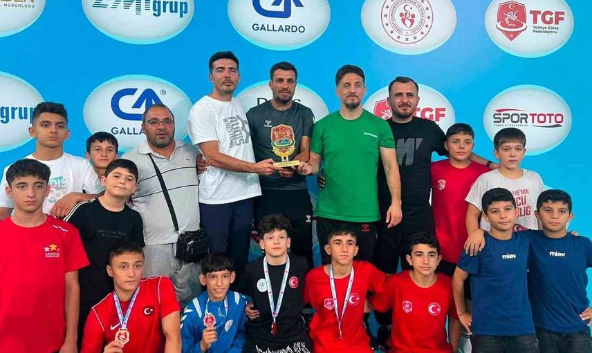 Malatya U14 Greko-Romen takımı Türkiye şampiyonu oldu