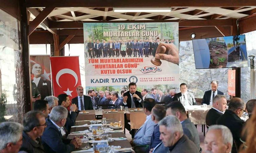 Tavas Belediyesi, muhtarlar onuruna yemek programı düzenledi