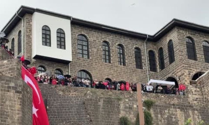 Diyarbakır semalarında tarihi gösteri: SOLOTÜRK'ün etkileyici uçuşları