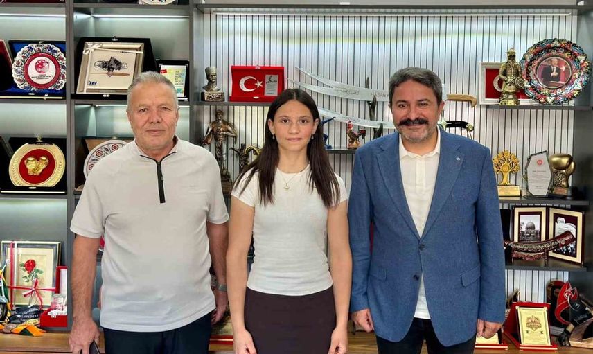 Eskişehirli öğrenciden bilek güreşinde büyük başarı: Şampiyonlar Kampı yolcusu
