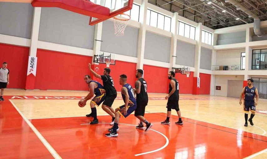AOSB basketbol turnuvasında dostluk ve rekabet bir araya geldi