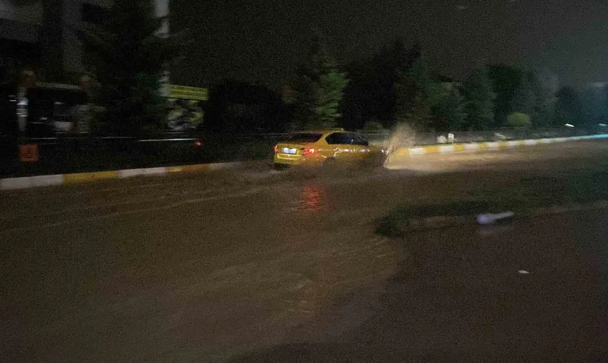 Elazığ'da ağır yağış Yazıkonak'ta hayatı durma noktasına getirdi