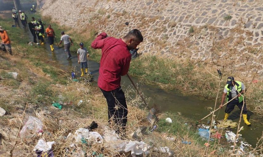 Kilis'te temizlik seferberliği devam ediyor: Kanalboyu'nda yoğun çalışma