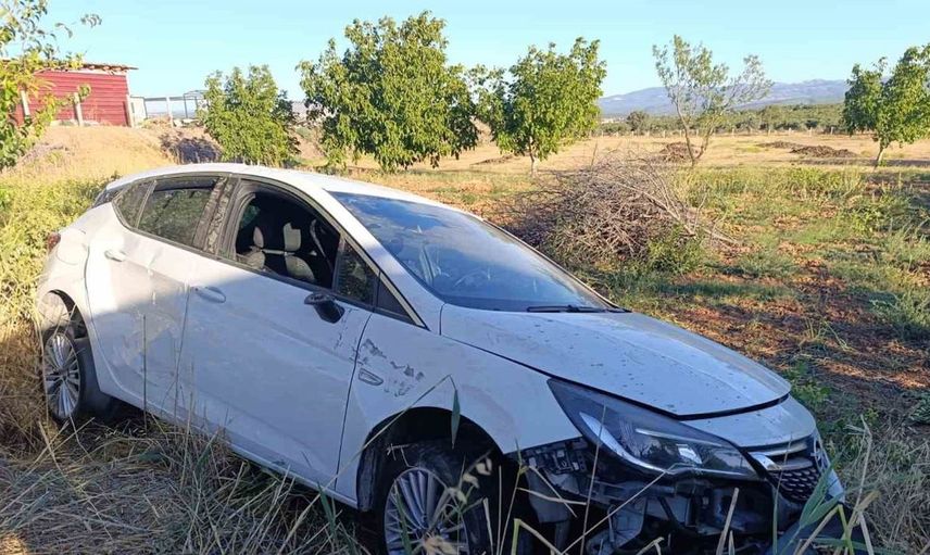 Uşak'ta iki otomobil çarpıştı: altı kişi hastaneye kaldırıldı