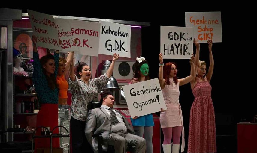 Manisa şehir tiyatrosu 20. yılını coşkuyla kutladı