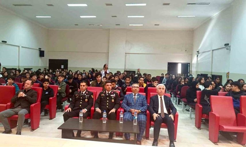 Elazığ'da vatan ve kahramanlık projesi: Şehit ve gaziler liselilerle buluştu