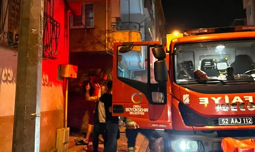 Fatsa'da park halindeki motosiklet alev aldı