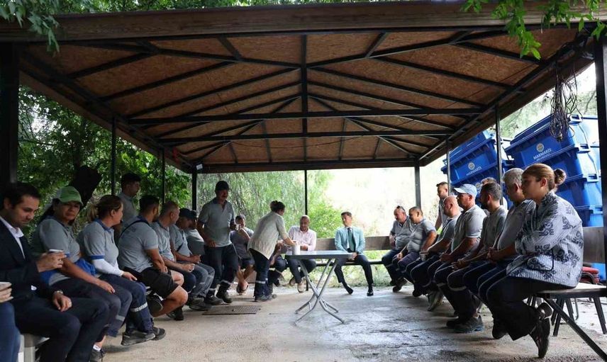 Marmaris başkanı temizlik çalışanlarıyla bir araya geldi