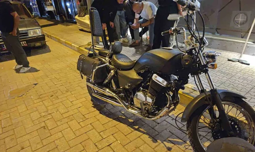 Isparta'da kamyonet kazası: Temizlik yapan esnaf son anda kurtuldu