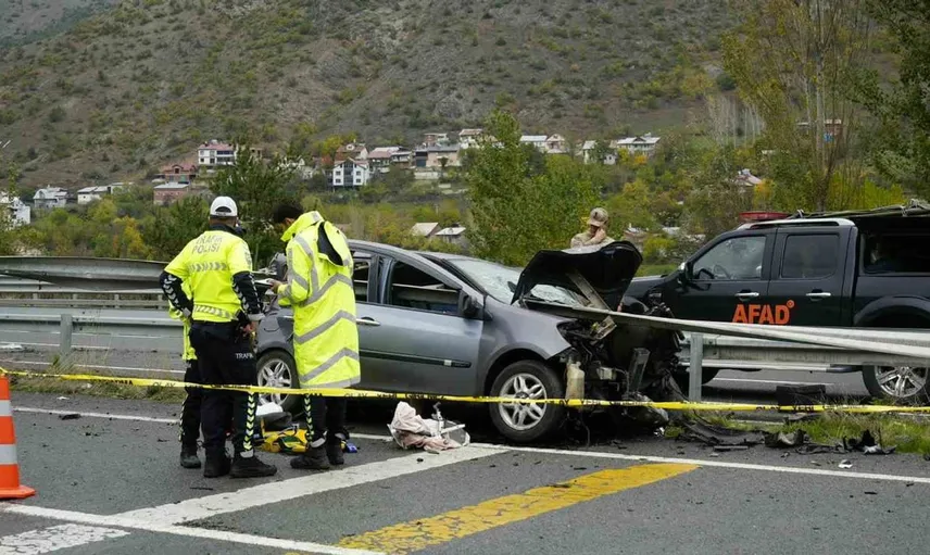 Gümüşhane'de meydana gelen trafik kazasında bir hayatını kaybetti, dört kişi yaralandı