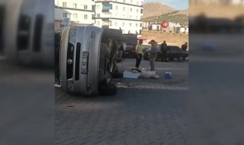 Sivrihisar’da otomobil ve minibüs çarpıştı: 5 kişi yaralandı