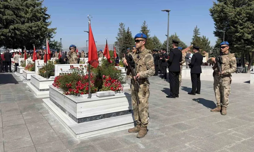 Çorum'da zafer bayramında şehitler anıldı