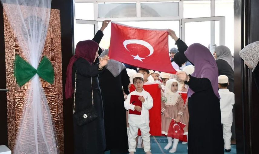 Minik öğrencilere Bed-i Besmele heyecanı: Gelenekler yaşatılıyor
