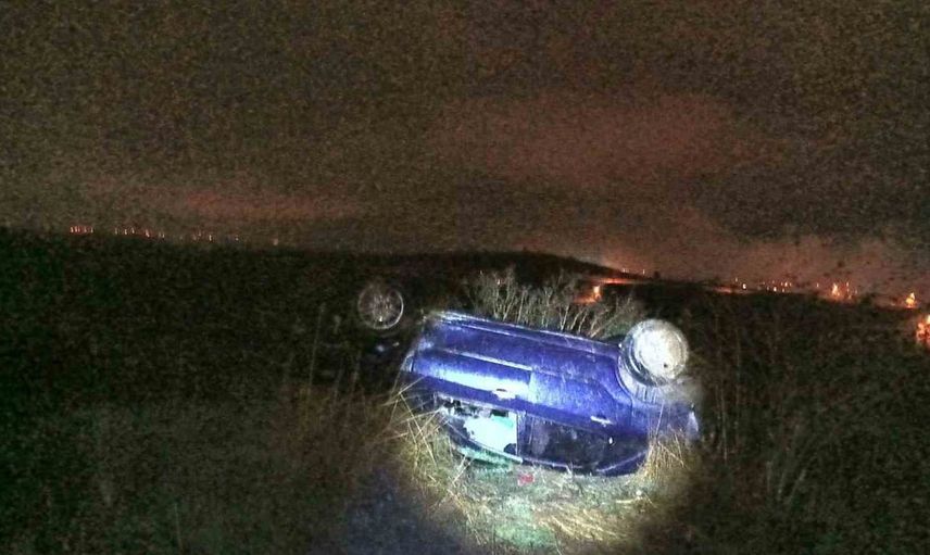 Takla atan otomobilin yaralıları hastaneye kaldırıldı