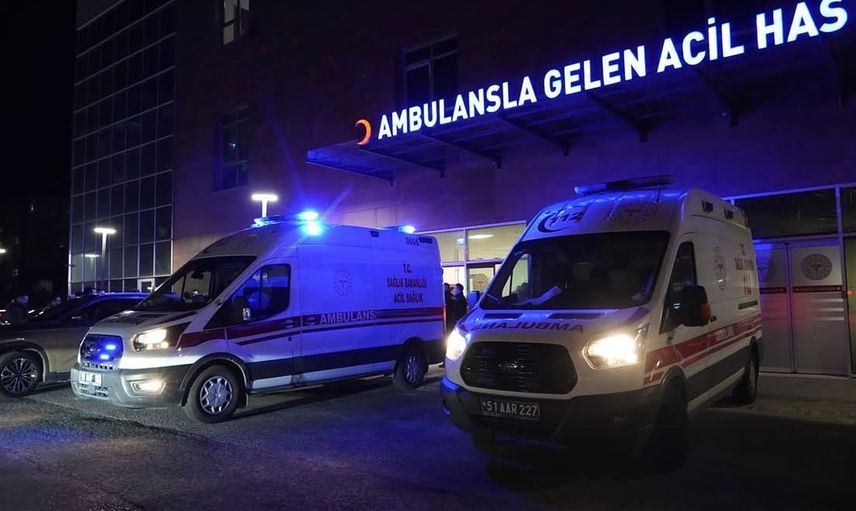 Niğde'de tır ve hafif ticari araç çarpıştı: 2 kişinin hayatı kaybedildi