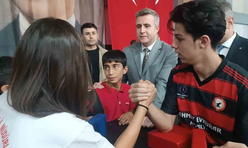Özalp’ta gençler sporla buluştu: festivalde renkli anlar yaşandı