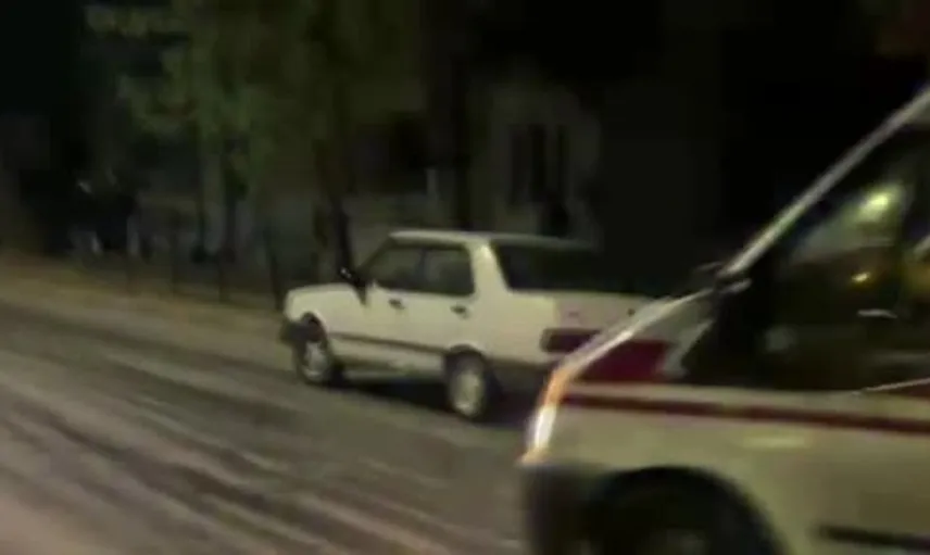 Boks makinesi yerine duvara yumruk atınca hastanelik oldu