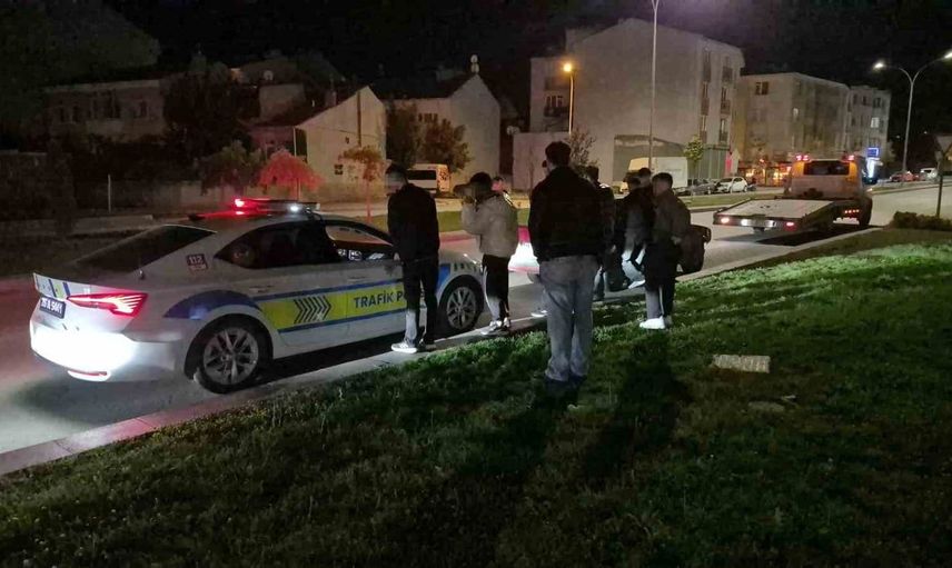 Ehliyetsiz sürücüye 200 bin TL ceza, arkadaşları plaka ile poz verince şaşkınlık yaşandı