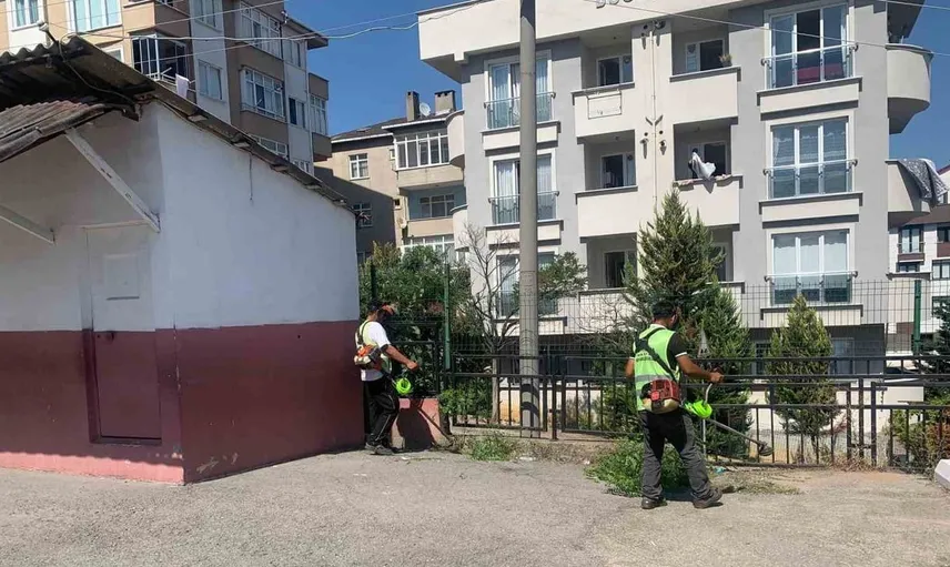 Çayırova'da okullar yeni döneme hazırlanıyor: Bahçe düzenlemeleri hız kazandı