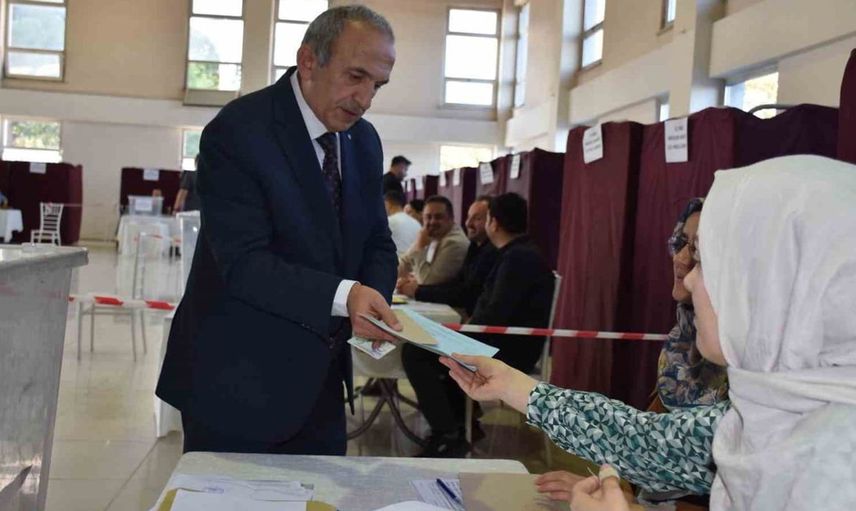 Manisa TSO seçimlerinde sarı liste büyük bir başarı elde etti