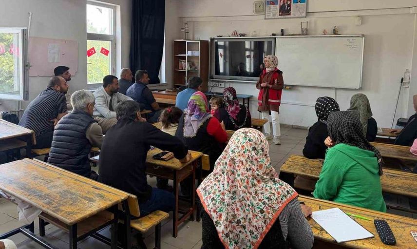 Besni'de ailelere sanal kumar bağımlılığıyla mücadele eğitimi verildi