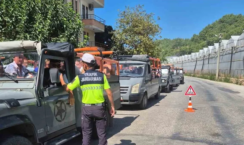 Antalya'da safari araçlarına yönelik jandarma denetimi