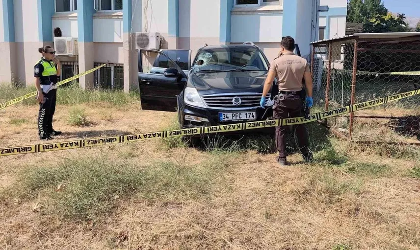 Hastaneye gitmek üzere yola çıkan adam bahçede kalp krizi geçirdi