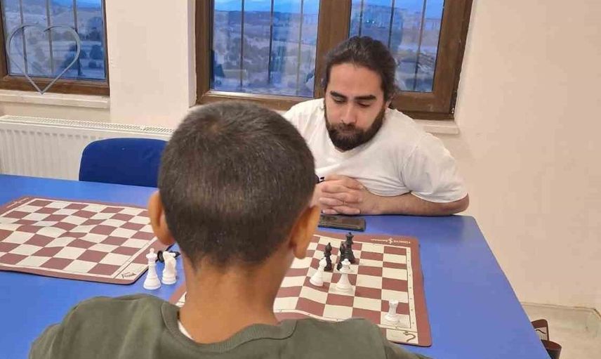 Bilecik'te çocuklar satrançla stratejik düşünmeyi öğreniyor