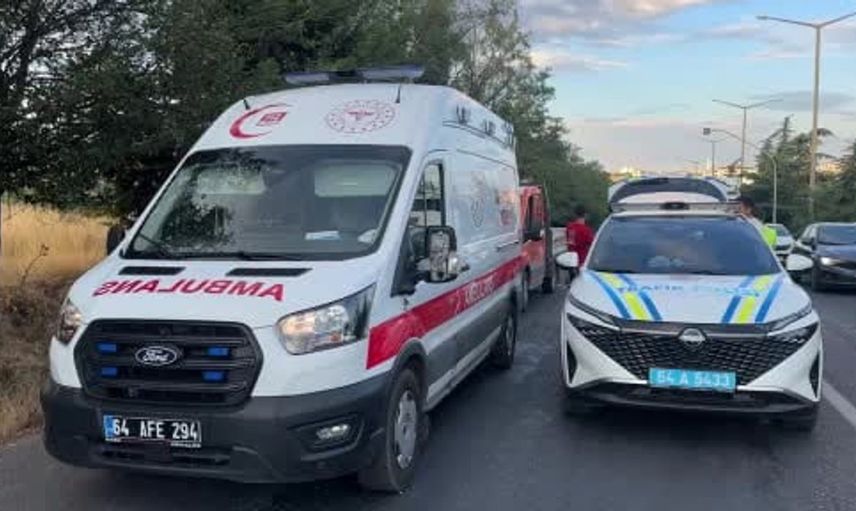 Uşak'ta otomobilin tıra arkadan çarpması sonucu 4 kişi yaralandı