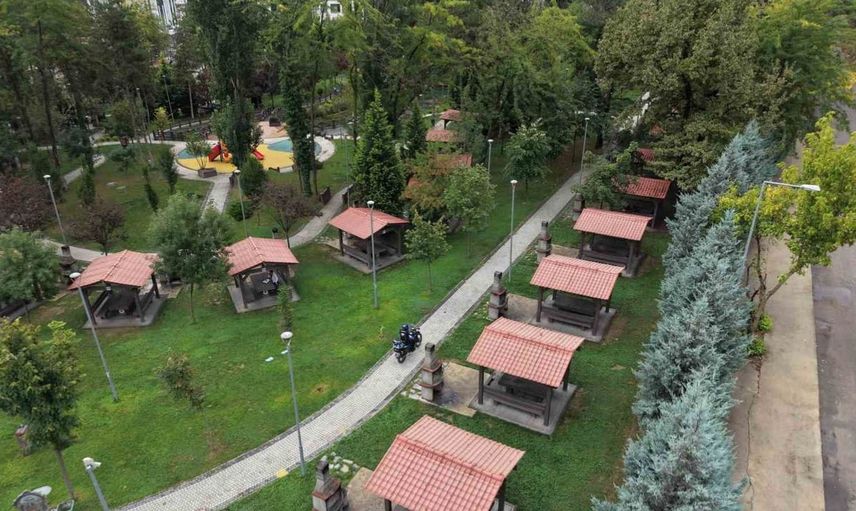 Karabük'te kamusal alanda tuvaletini yapan şahıs zabıta müdahalesiyle uzaklaştırıldı