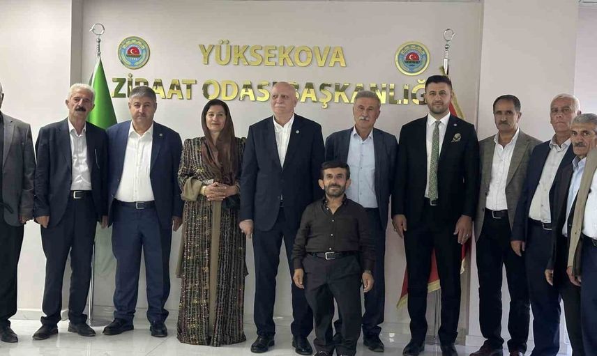 Şemsi Bayraktar, Yüksekova'da çiftçilerle bir araya geldi