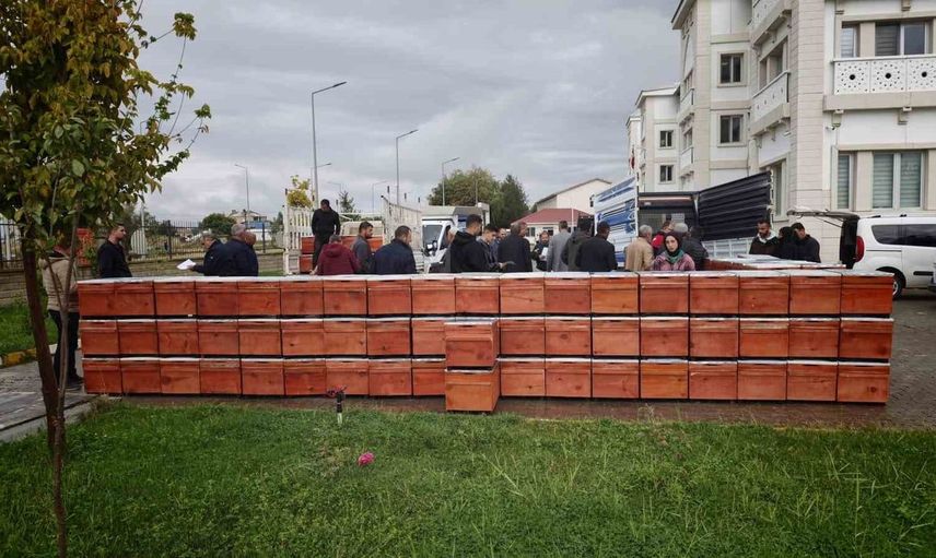 Arıcılığın geleceği için yeni kovan desteği: Muş'ta 100 arıcıya destek sağlandı