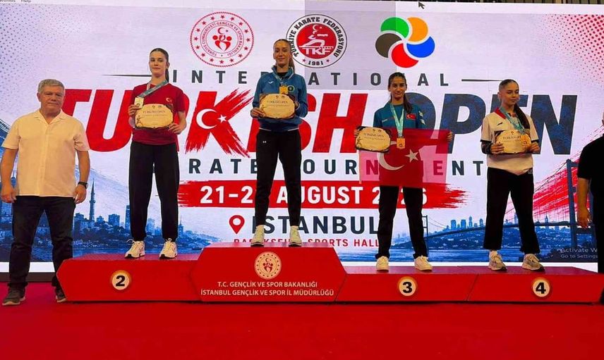Bursa'nın gururu Naz Kayadere, uluslararası karate turnuvasında altın madalyayı kazandı