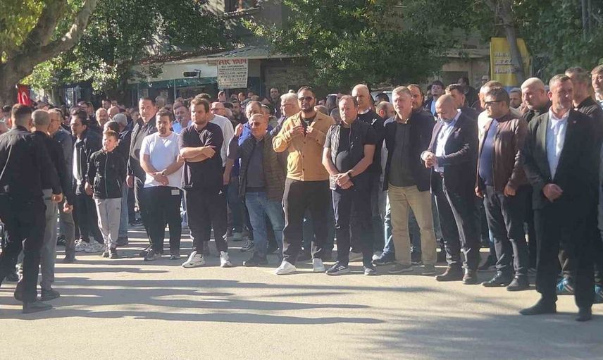 Fabrikada yüksekten düşen genç, son yolculuğuna uğurlandı