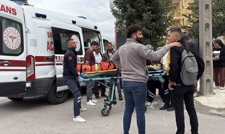 Çorum'da hafif ticari araç ile elektrikli motosiklet çarpıştı: 2 yaralı