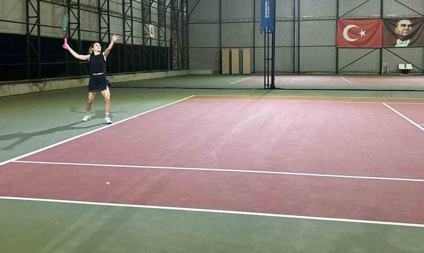 Cumhuriyet coşkusu aydın tenis kortlarına yansıdı
