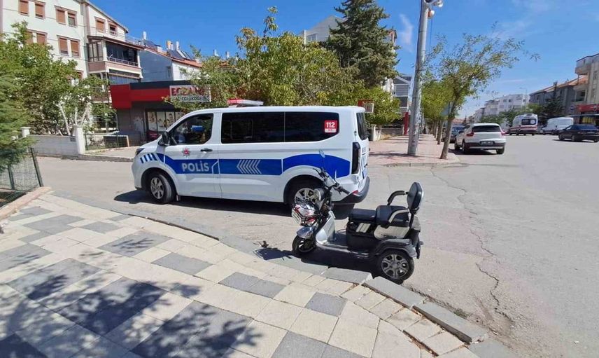 Karaman'da elektrikli bisiklet devrildi, bir kadın yaralandı