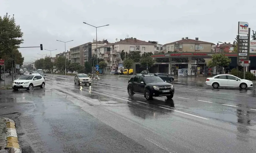 Lüleburgaz’da sağanak yağış hayatı olumsuz etkiledi