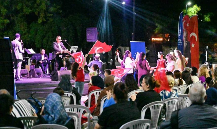 Bursa'da zafer coşkusunu müzikle kutladılar
