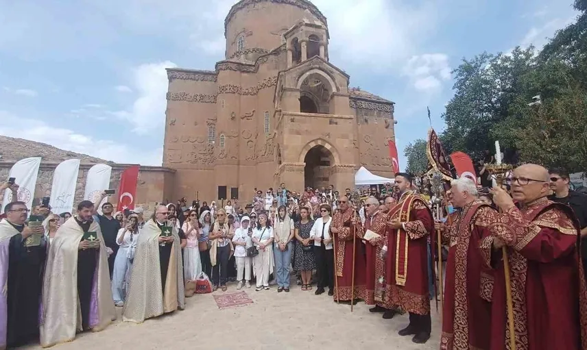 Akdamar Kilisesi'nde 14'üncü ayin düzenlendi