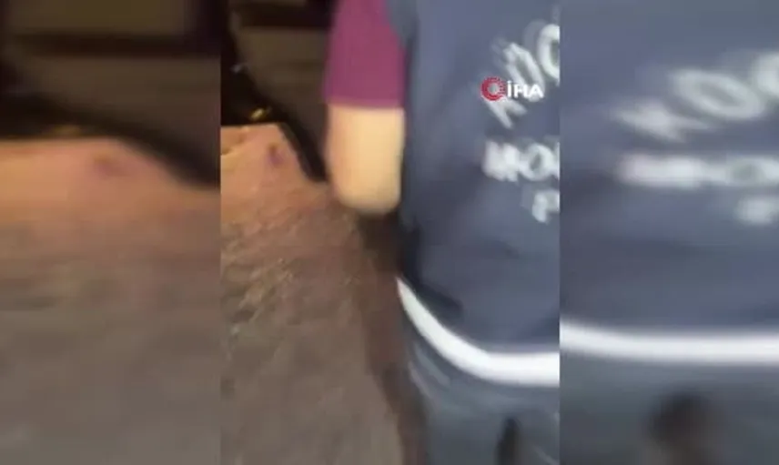 Küçükçekmece'de şüpheli araçta ruhsatsız silah ve kaçak çakar sistemi ele geçirildi