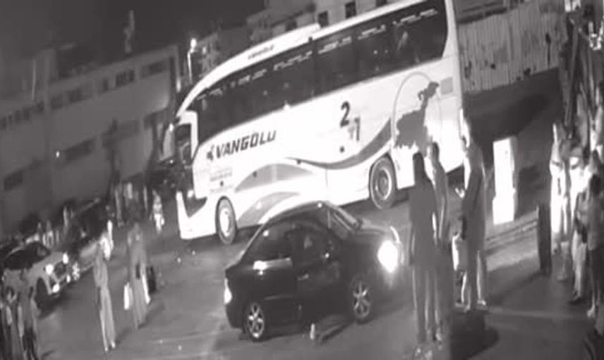 Sultanbeyli'de DEAŞ bağlantılı şahısla polis arasında çatışma anları kaydedildi