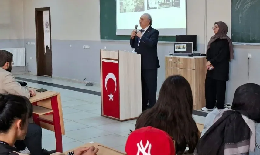 Tarihçi Erdal Güzel, Pasinler’de milli mücadele ve cumhuriyet üzerine etkileyici bir konferans verdi