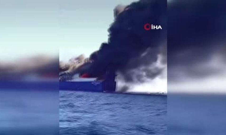 Mikonos açıklarında kargo gemisinde yangın: 29 kişi güvenle tahliye edildi