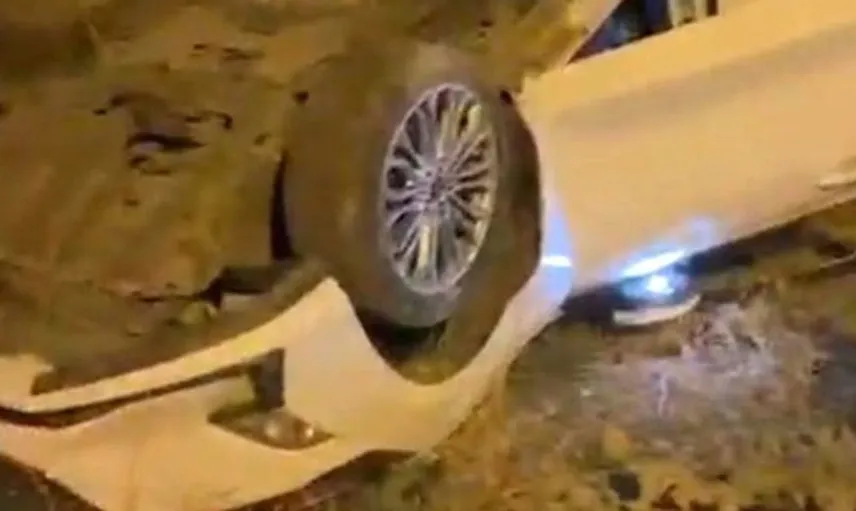 Diyarbakır'da otomobil takla attı, sürücü hastaneye kaldırıldı