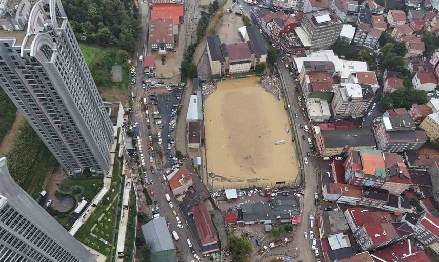 Sarıyer’de sel felaketi: Ayazağa yolları göle döndü