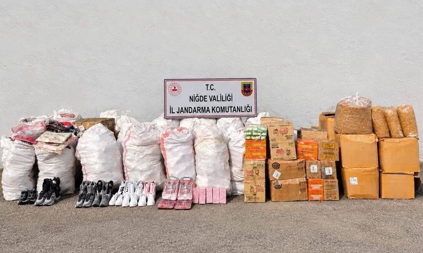 Niğde'de kargo aracında büyük kaçak ürün operasyonu
