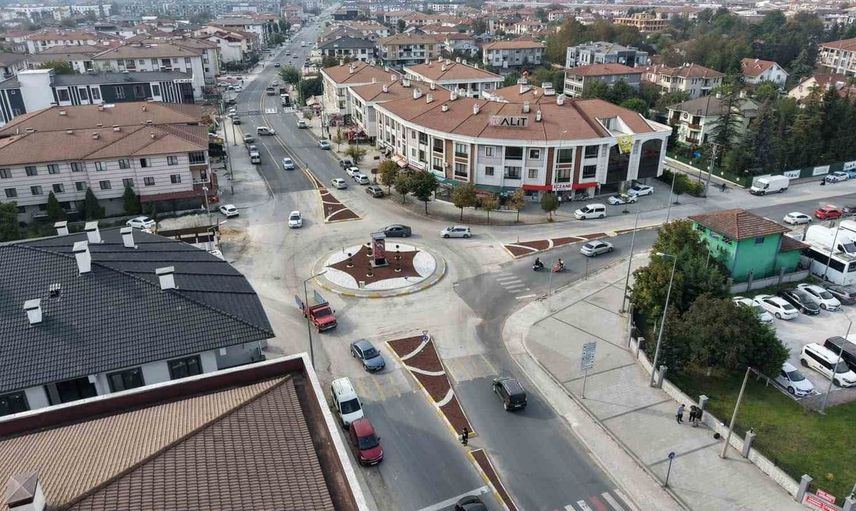 Düzce'de trafik akışını düzenleyen yeni kavşaklar faaliyete geçti