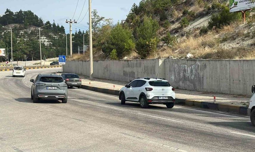 Burdur'da ambulansın karıştığı zincirleme kazada 7 kişi yaralandı