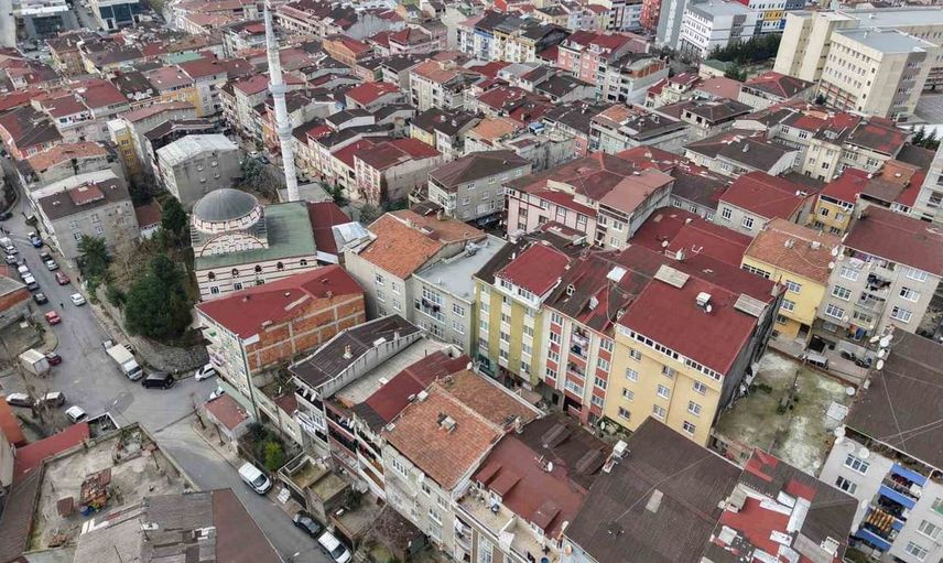 Gaziosmanpaşa'da 50 yıllık mülkiyet sorunu sona erdi: İlk tapu sahibine teslim edildi